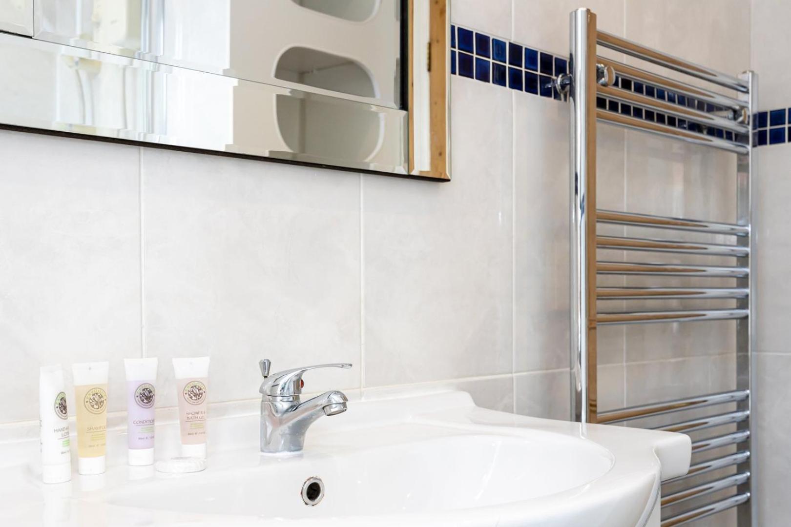 Guestready - Enchanting Life In Gorse Hill Manchester Buitenkant foto