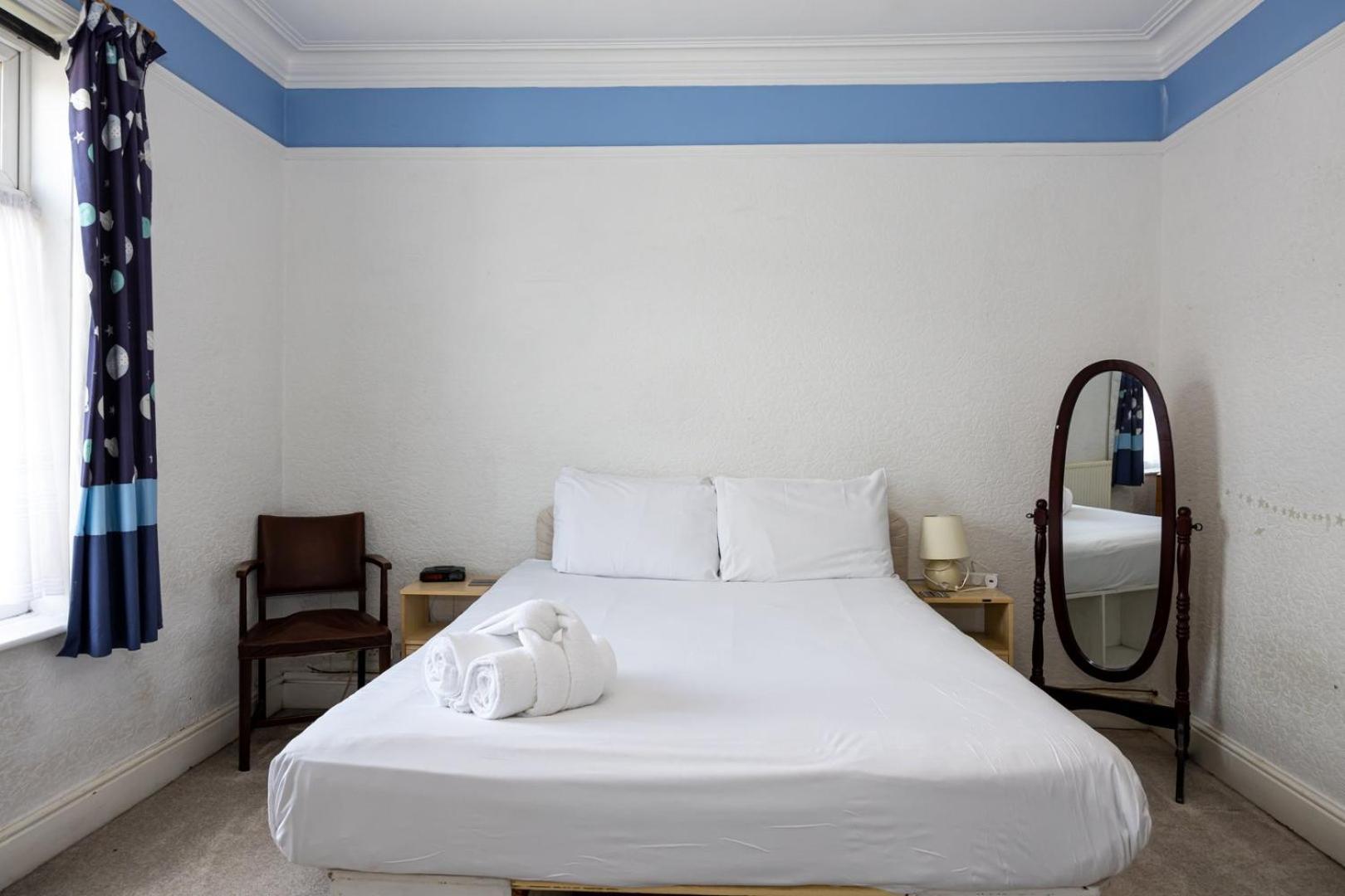 Guestready - Enchanting Life In Gorse Hill Manchester Buitenkant foto