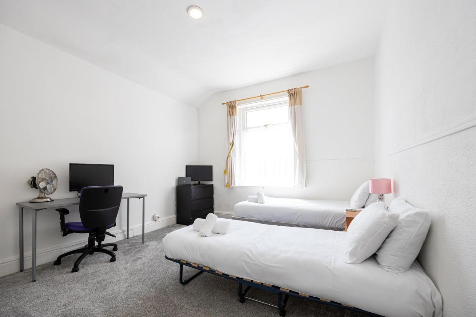 Guestready - Enchanting Life In Gorse Hill Manchester Buitenkant foto