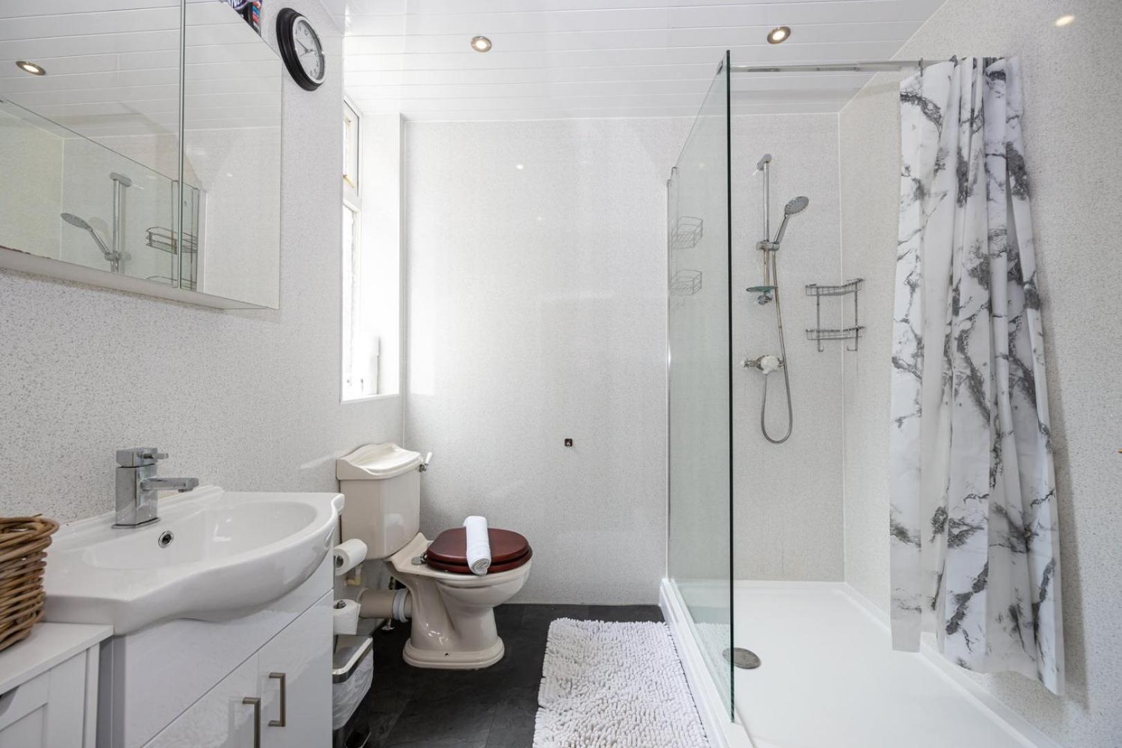 Guestready - Enchanting Life In Gorse Hill Manchester Buitenkant foto