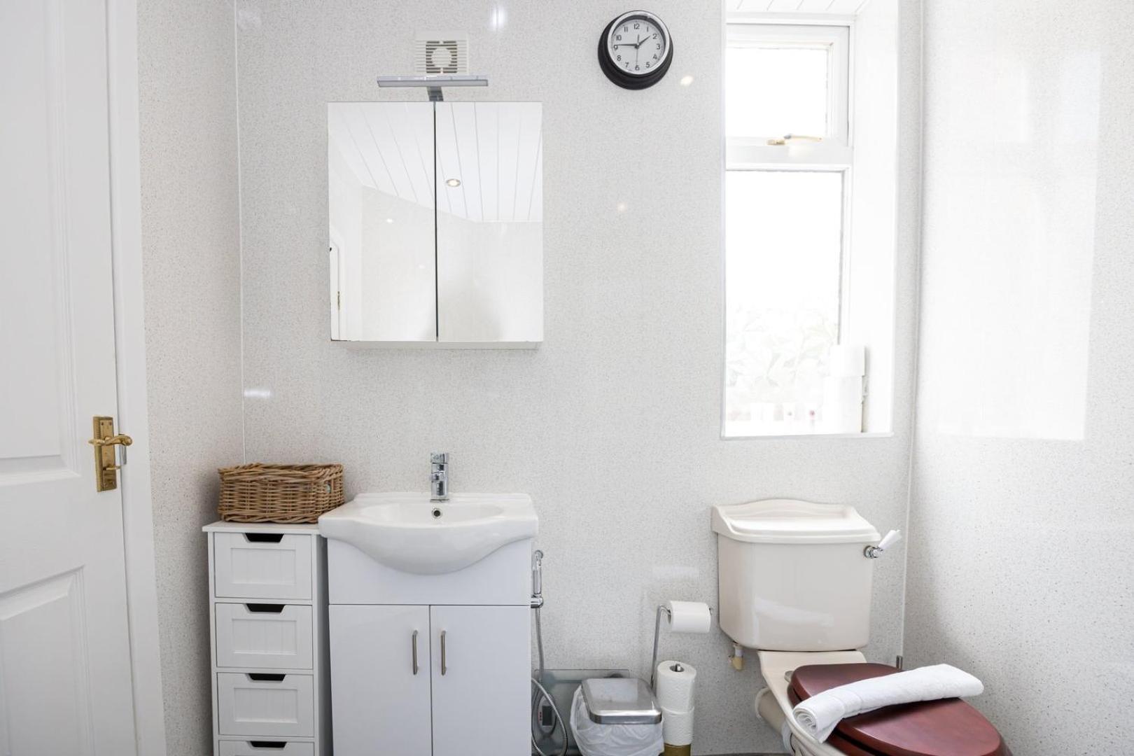 Guestready - Enchanting Life In Gorse Hill Manchester Buitenkant foto