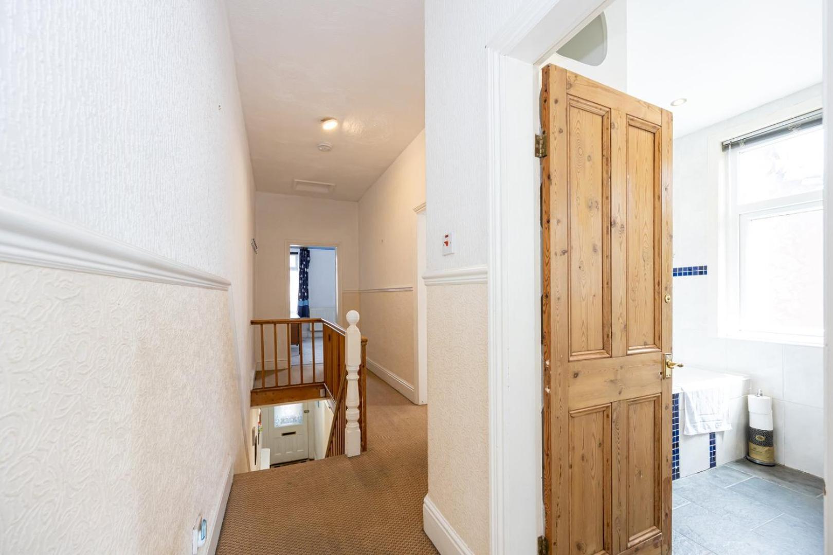 Guestready - Enchanting Life In Gorse Hill Manchester Buitenkant foto