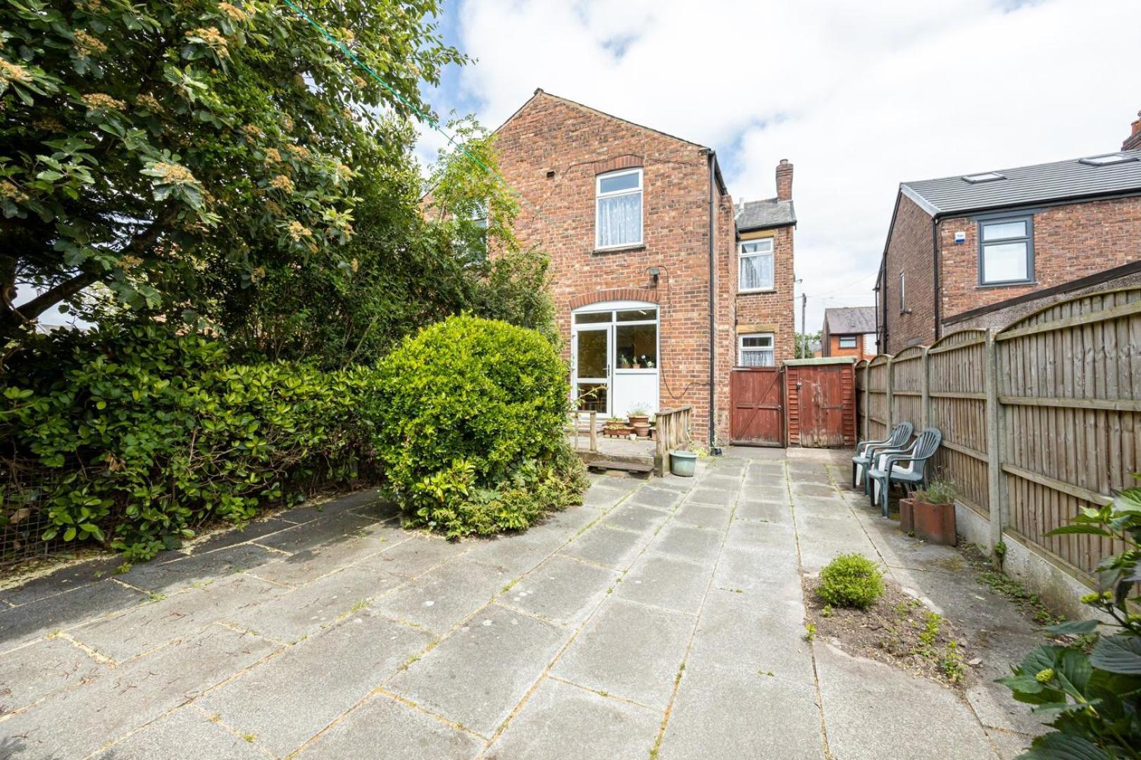 Guestready - Enchanting Life In Gorse Hill Manchester Buitenkant foto