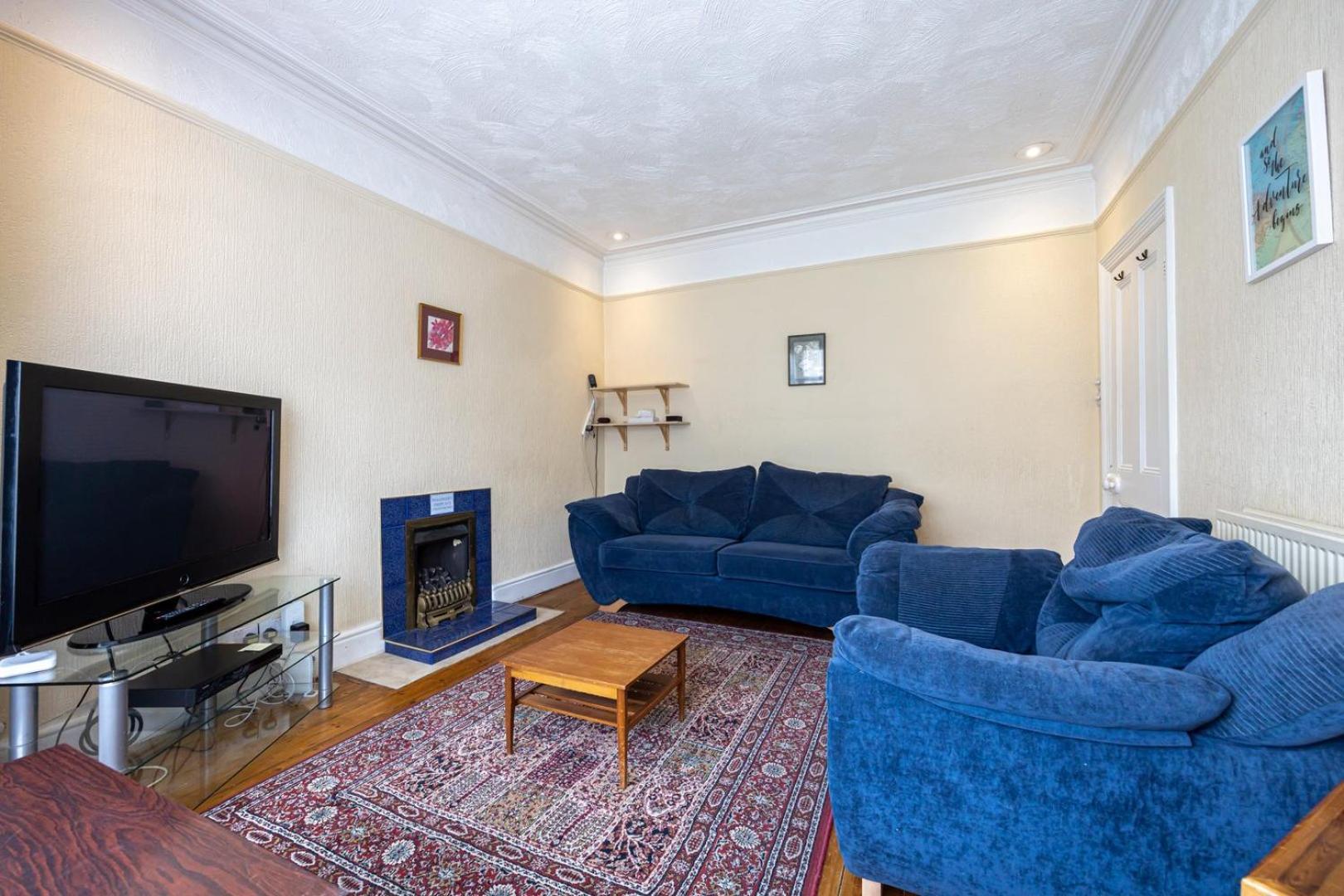Guestready - Enchanting Life In Gorse Hill Manchester Buitenkant foto