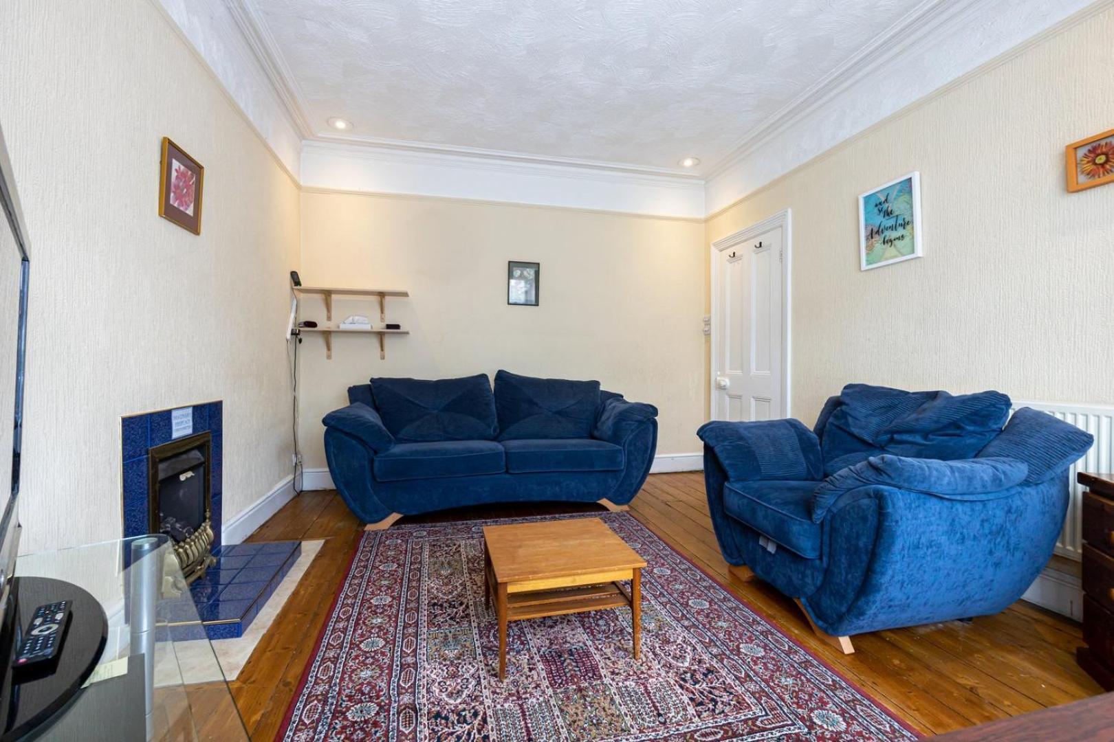 Guestready - Enchanting Life In Gorse Hill Manchester Buitenkant foto