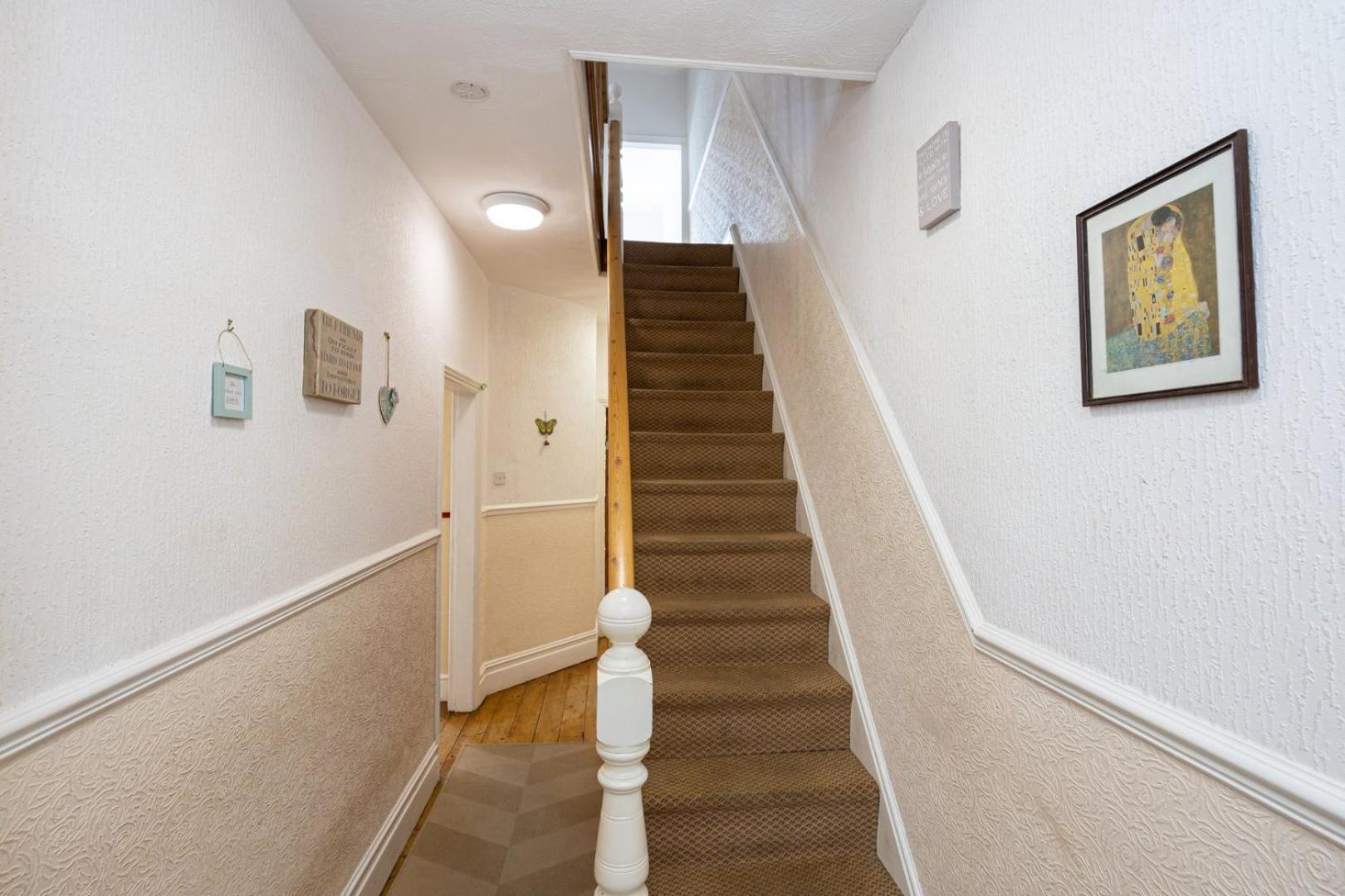 Guestready - Enchanting Life In Gorse Hill Manchester Buitenkant foto