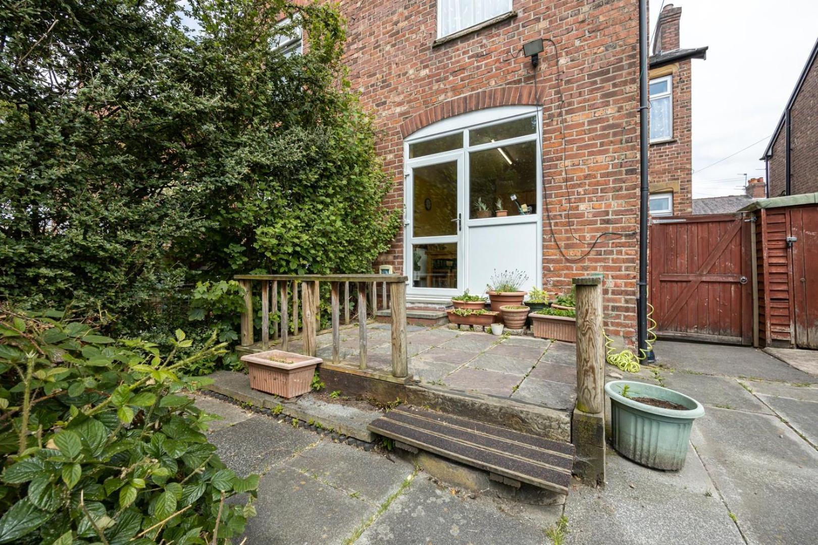 Guestready - Enchanting Life In Gorse Hill Manchester Buitenkant foto